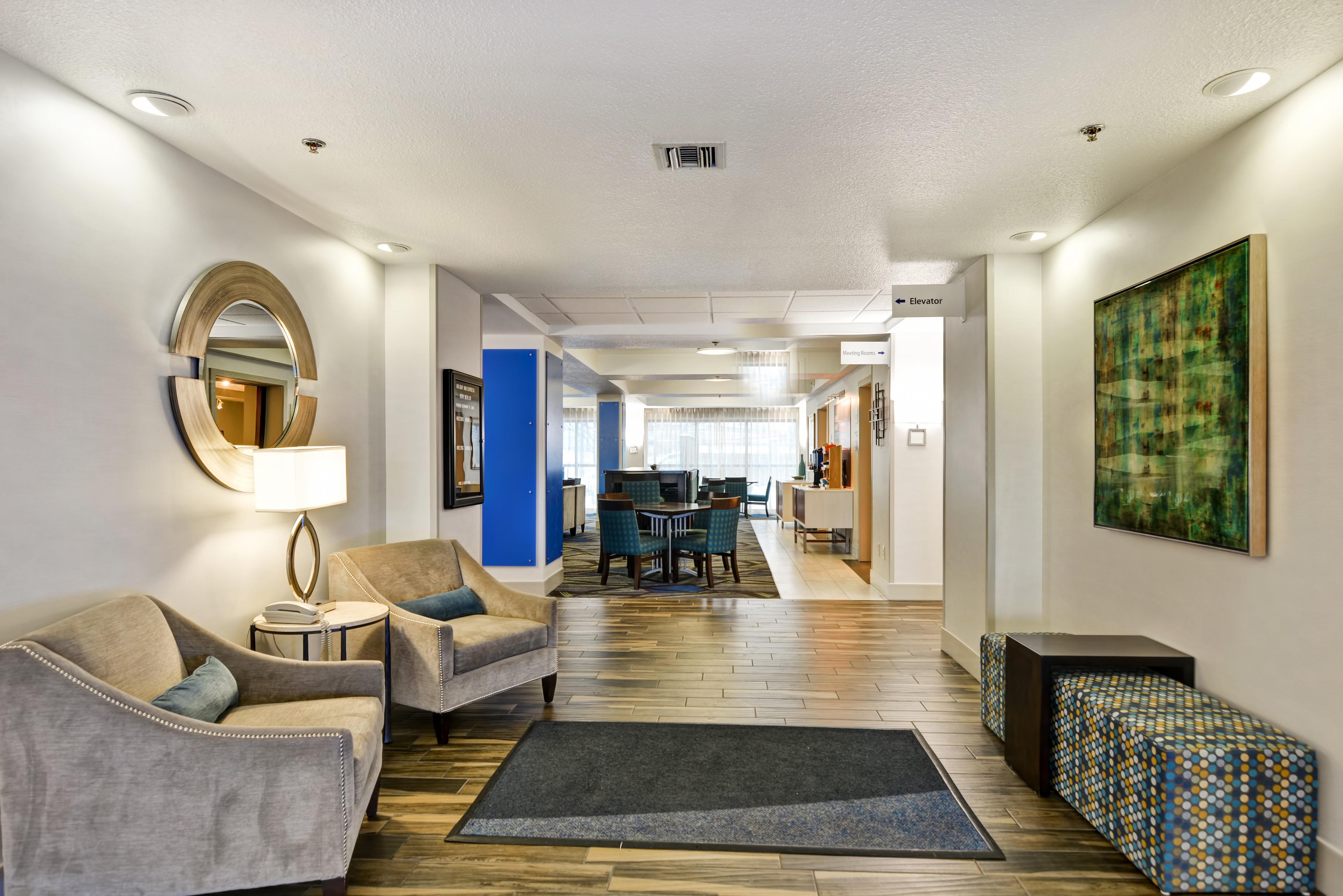 Holiday Inn Express Hotel & Suites Milwaukee-New Berlin By Ihg Exterior foto