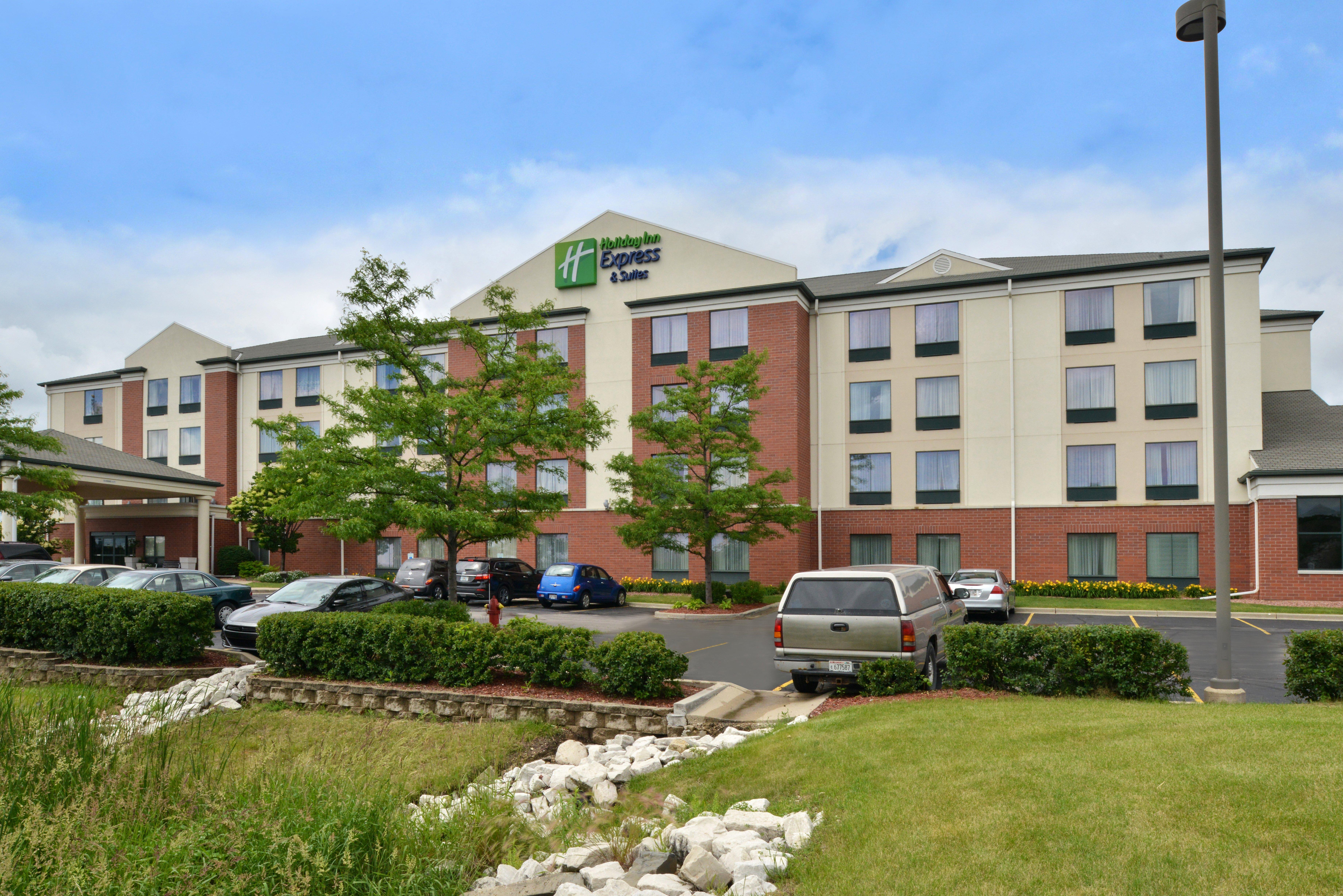 Holiday Inn Express Hotel & Suites Milwaukee-New Berlin By Ihg Exterior foto
