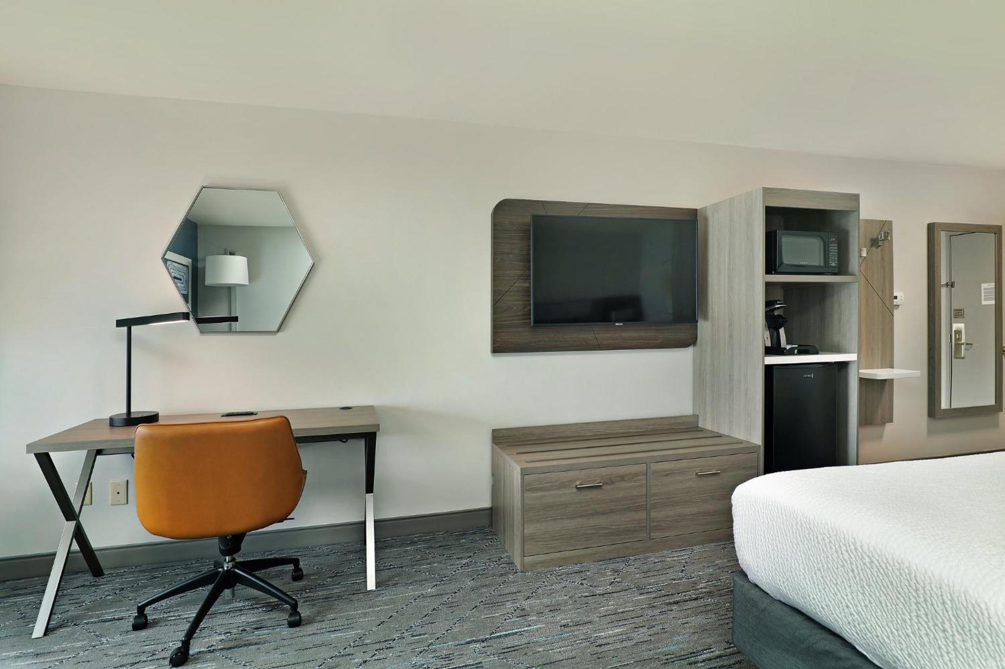 Holiday Inn Express Hotel & Suites Milwaukee-New Berlin By Ihg Exterior foto